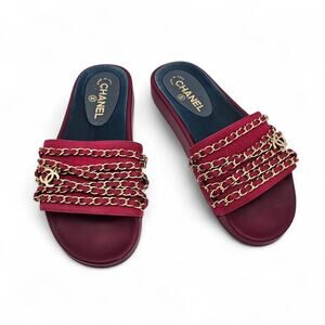 Chanel CC Logo Chain Flat Slide Sandal Red Satin Suede Gold Size 38 US 7 7.5